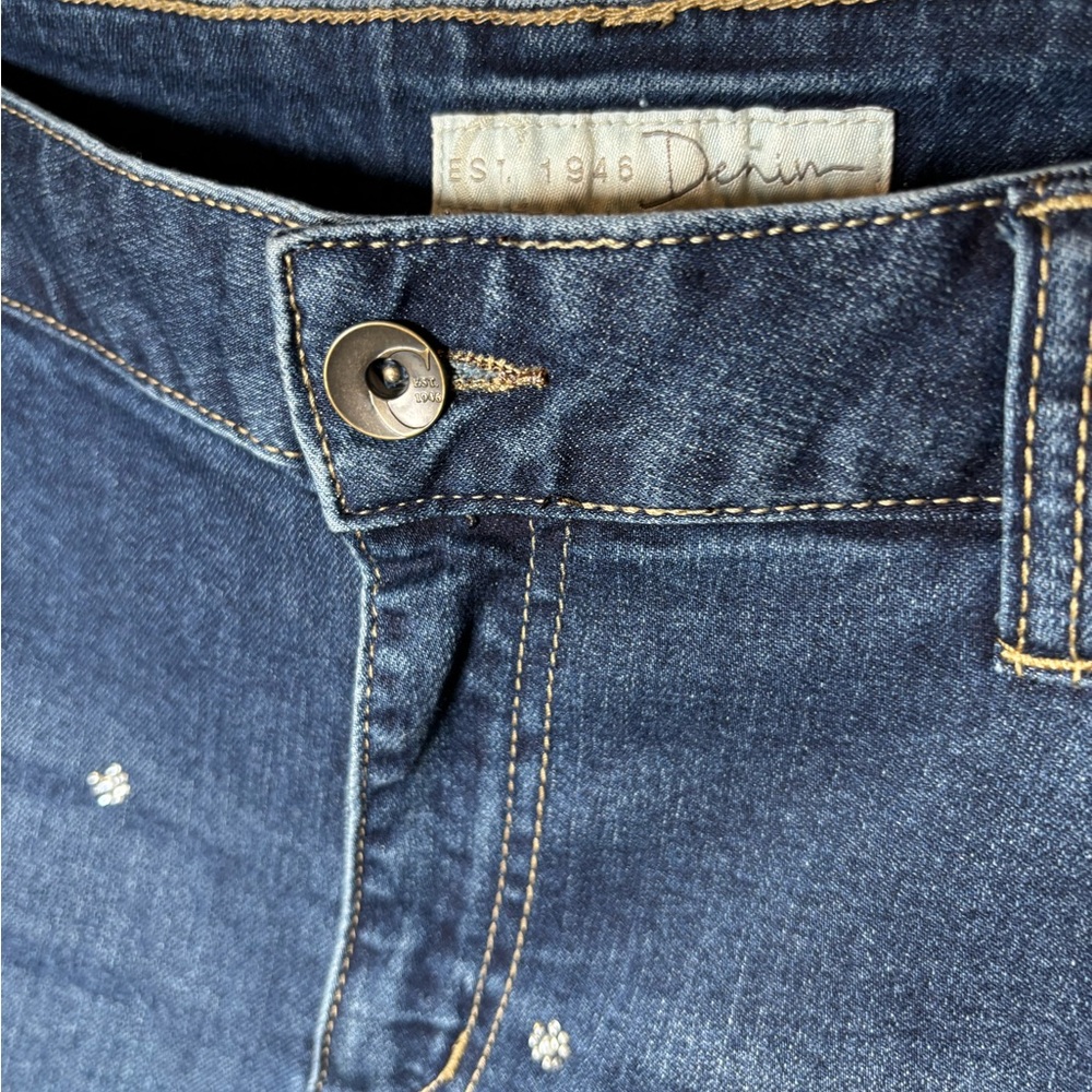 Dark wash jeans with rhinestone embellishments -size 18W. NWT - Picture 4 of 5